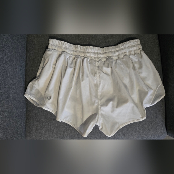 Lululemon Hotty Hot Shorts Size 8 Regular 2" - Picture 2 of 7